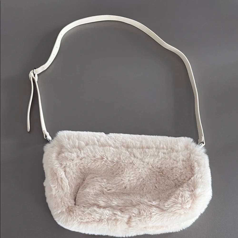 MOVING SALE - NWOT Barts Cream Faux Fur Crossbody Bag - Picture 5 of 5